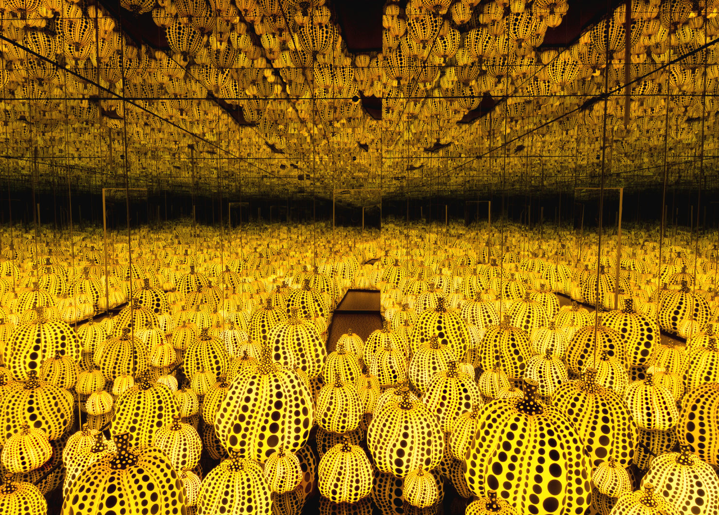 Yayoi Kusama All the Eternal Love I Have for the Pumpkins mirrored room