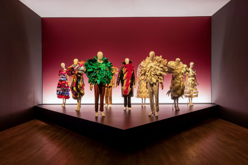 Installation view, Viktor&Rolf. Fashion Statements, Kunsthalle München, Munich, Germany, 2024, photographed by Michael Nauman, Tiefenpixel Photographics. Exhibition organized by the Kunsthalle München.
