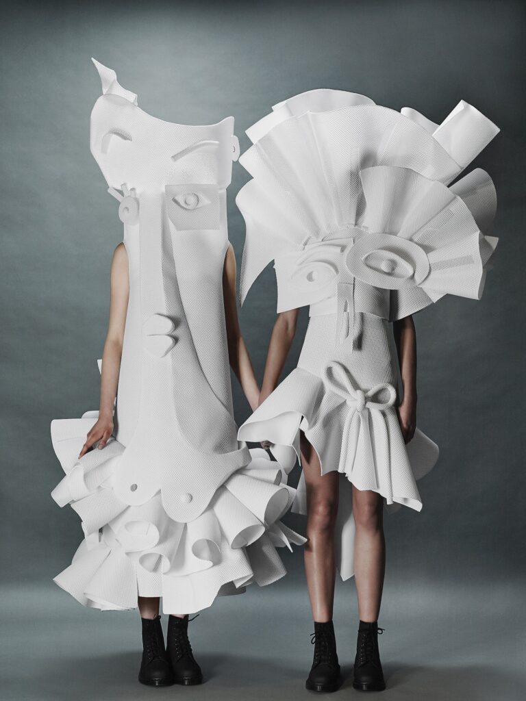 Viktor&rolf, Performance Of Sculptures Viktor&rolf, Performance Of Sculptures